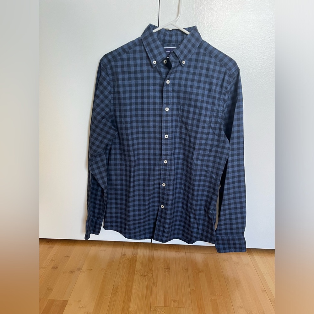 Men’s long sleeve collared shirt. Worn gently. Smoke/pet free home. Color navy